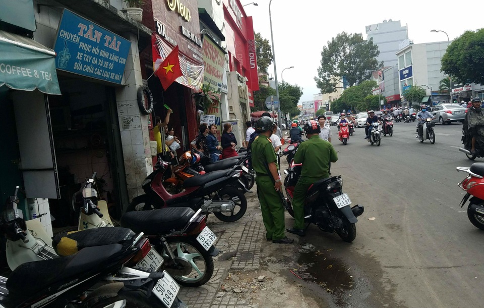 
 Công an có mặt tại hiện trường điều tra vụ việc
