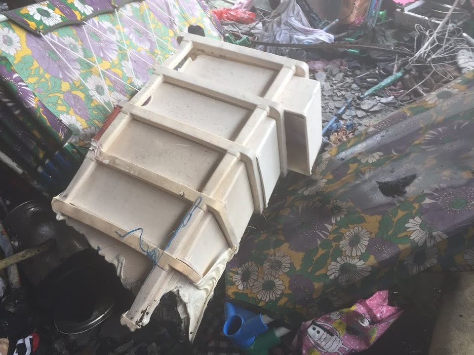 Hà Nội: Cháy trường mầm non, cả khu phố náo loạn - 3 Hà Nội: Cháy trường mầm non, cả khu phố náo loạn - 3