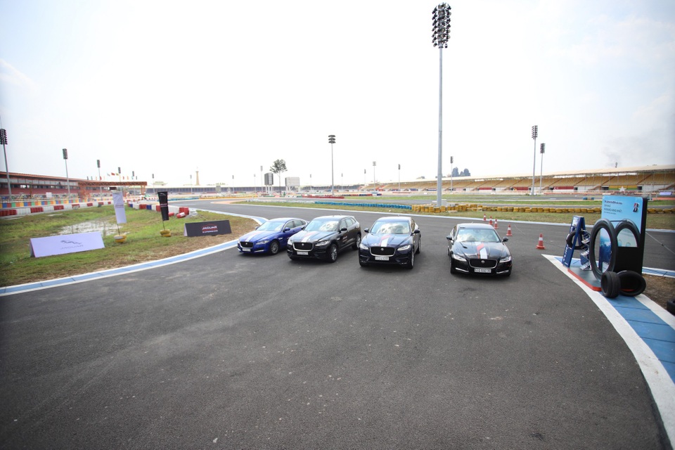 Trải nghiệm nghệ thuật của hiệu suất cùng Jaguar Driving Experience - 6 Chương trình có sự đồng hành của nhãn hiệu lốp xe uy tín thế giới Bridgestone