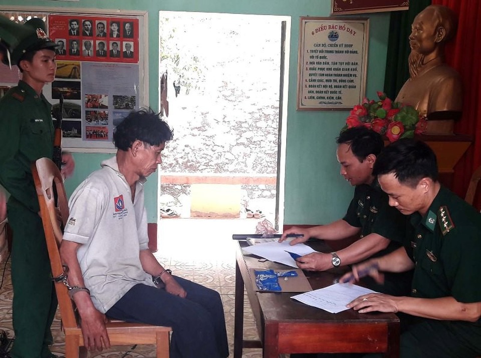 Bắt đối tượng người nước ngoài vận chuyển ma túy tổng hợp - 1 Đối tượng Tặng Văn Cấu tại Đồn biên phòng Quang Chiểu