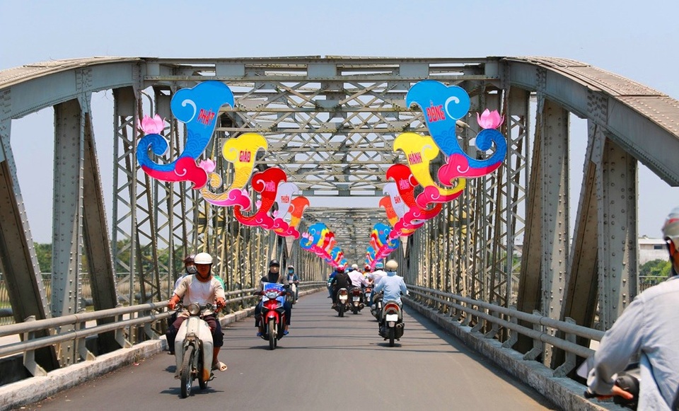 Huế “thay màu áo” chào đón Festival 2018 - 4 Cầu Trường Tiền