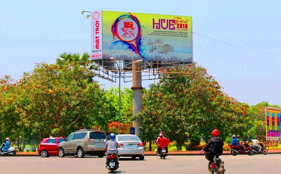 Huế “thay màu áo” chào đón Festival 2018 - 8 Các biển quảng bá lớn về Festival 2018