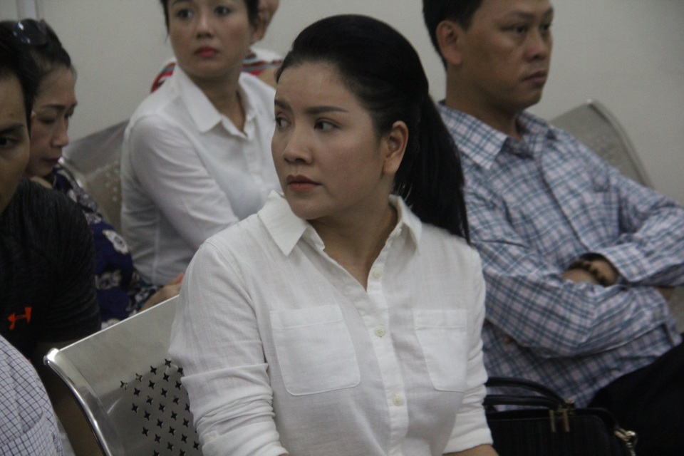 Vụ Ngọc Trinh kiện Nhà hát kịch: Không nhận sai nhưng xin hỗ trợ bằng suất diễn - 1 Ngày 8/5, phiên tòa tiếp tục.