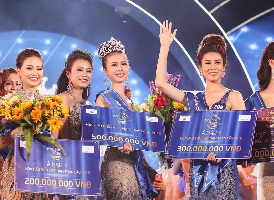 Ca sĩ Đinh Hiền Anh lộng lẫy tại đêm chung kết Hoa hậu Biển Việt Nam Toàn cầu - 5 Ca sĩ Đinh Hiền Anh lộng lẫy tại đêm chung kết Hoa hậu Biển Việt Nam Toàn cầu - 5