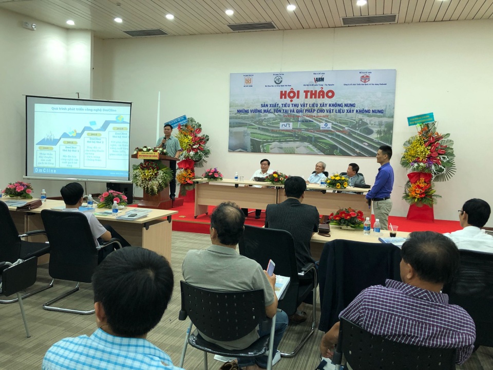 Những bước tiến mới trong ngành chế tạo dây chuyền sản xuất gạch bê tông - 1 Ông Đoàn Văn Vẽ - Giám đốc kinh doanh DmC Group.