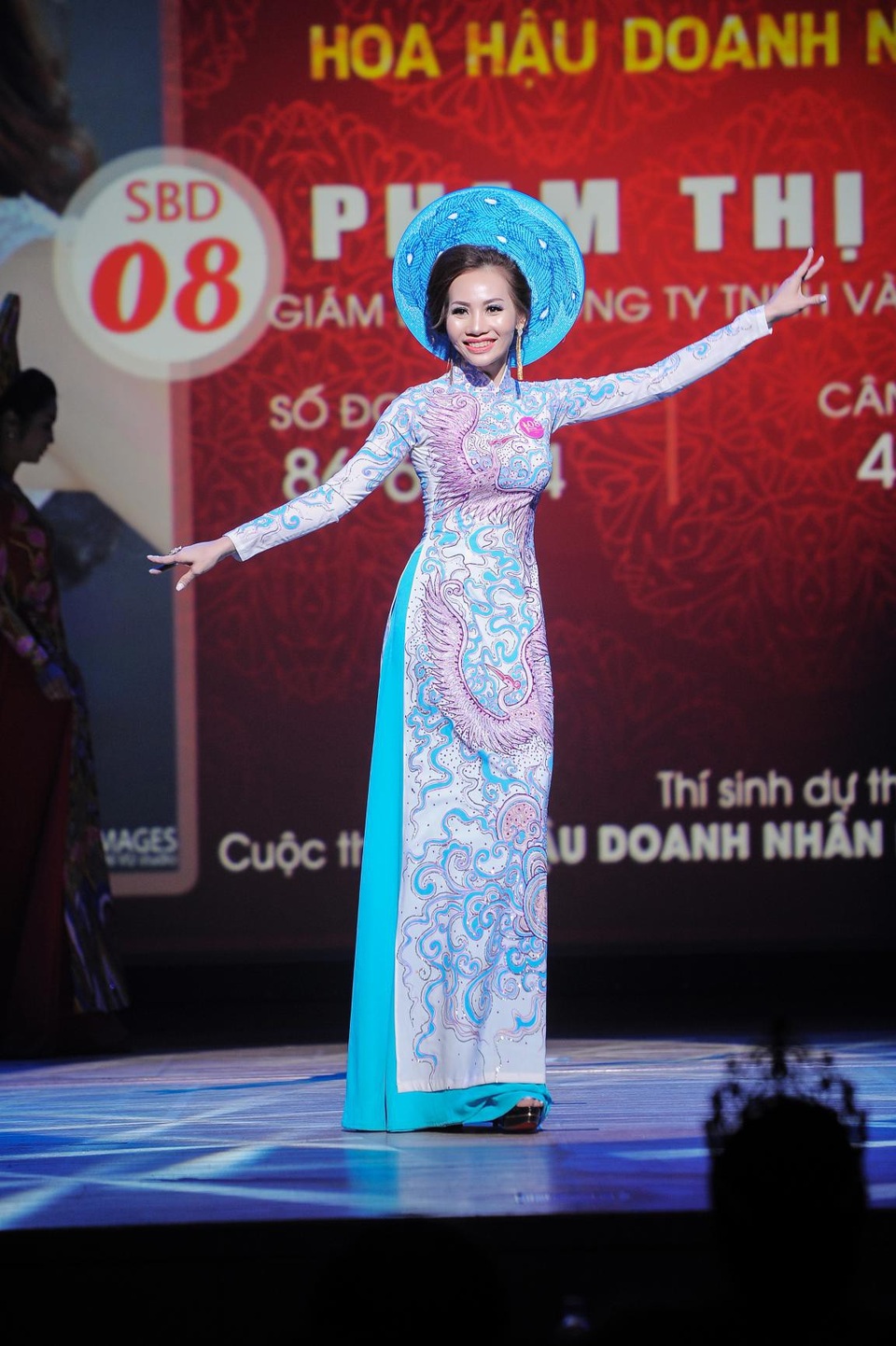 Phạm Thị Thúy Anh xuất sắc đăng quang Á hậu 2 cuộc thi Hoa hậu tại Nhật Bản - 3 Thúy Anh duyên dáng với trang phục áo dài.