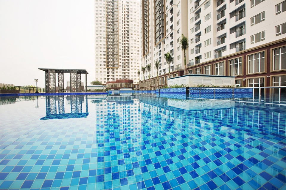 The Park Residence thực nghiệm hệ thống PCCC chuẩn mực - 4 Hồ bơi vô cực đến 2.000 m2 tại The Park Residence vừa là hồ bơi rộng nhất, vừa là hồ trữ nước dự phòng hỗ trợ rất hiệu quả cho chữa cháy ngay tại chỗ.