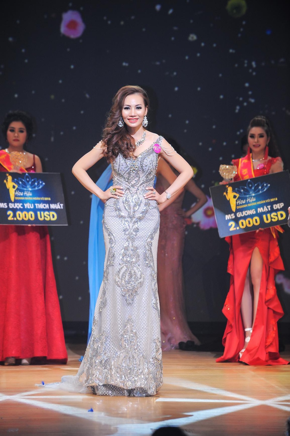 Phạm Thị Thúy Anh xuất sắc đăng quang Á hậu 2 cuộc thi Hoa hậu tại Nhật Bản - 5 Lộng lẫy với trang phục dạ hội.