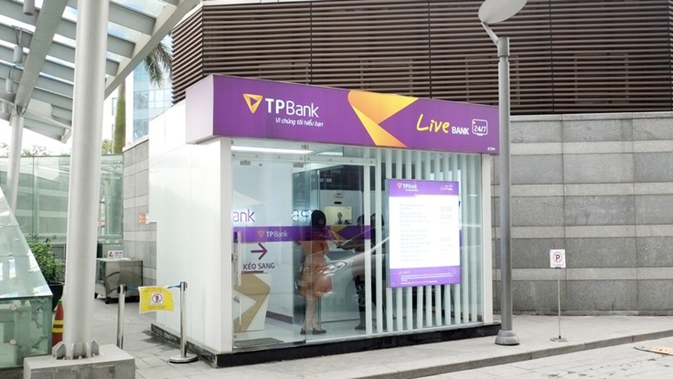 Báo Nhật ấn tượng với ngân hàng hoàn toàn tự động của Việt Nam - 2
TPBank đã phát triển được hệ thống 60 máy LiveBank và dự kiến sẽ đạt 100 máy trong năm 2018