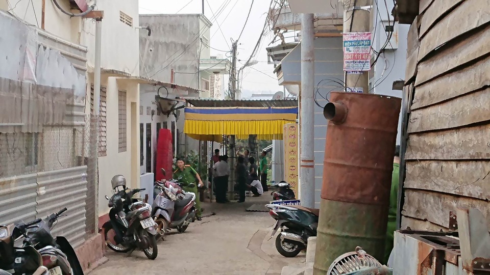 Phó Hiệu trưởng tử vong tại nhà trong tư thế treo cổ - 1
Gia đình tổ chức tang lễ cho thầy Phó Hiệu trưởng