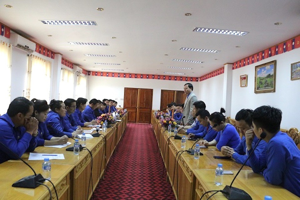 Tăng cường sinh viên tình nguyện dạy học tiếng Việt cho thanh niên Lào - 1 Buổi làm việc giữa đoàn thanh niên hai tỉnh Nghệ An - Việt Nam và Hủa Phăn - Lào.