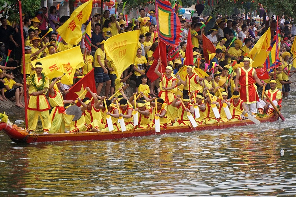 Hàng vạn người cổ vũ đua thuyền hội làng Đăm ở Hà Nội - 15 Hàng vạn người cổ vũ đua thuyền hội làng Đăm ở Hà Nội - 15