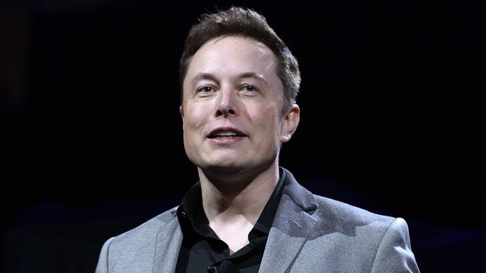 Bỏ thói xấu này, tỷ phú Elon Musk mới thành công - 1
Tỷ phú Elon Musk đã hạn chế uống nước ngọt và cà phê trước khi đi tới thành công như ngày nay. (Nguồn: Sky News)