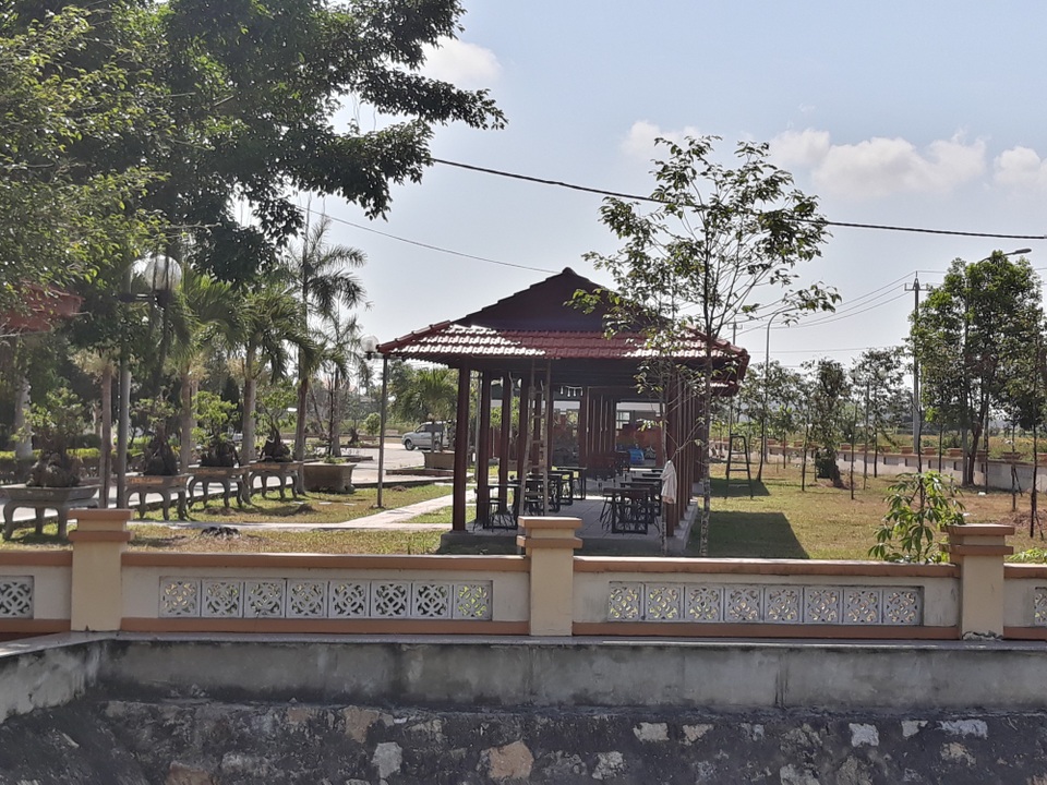 Tháo dỡ quán cà phê, bi-a trong khu lưu niệm Thủ tướng Phạm Văn Đồng - 1 Những công trình trái phép trong khu lưu niệm Thủ tướng Phạm Văn Đồng sẽ được tháo dỡ