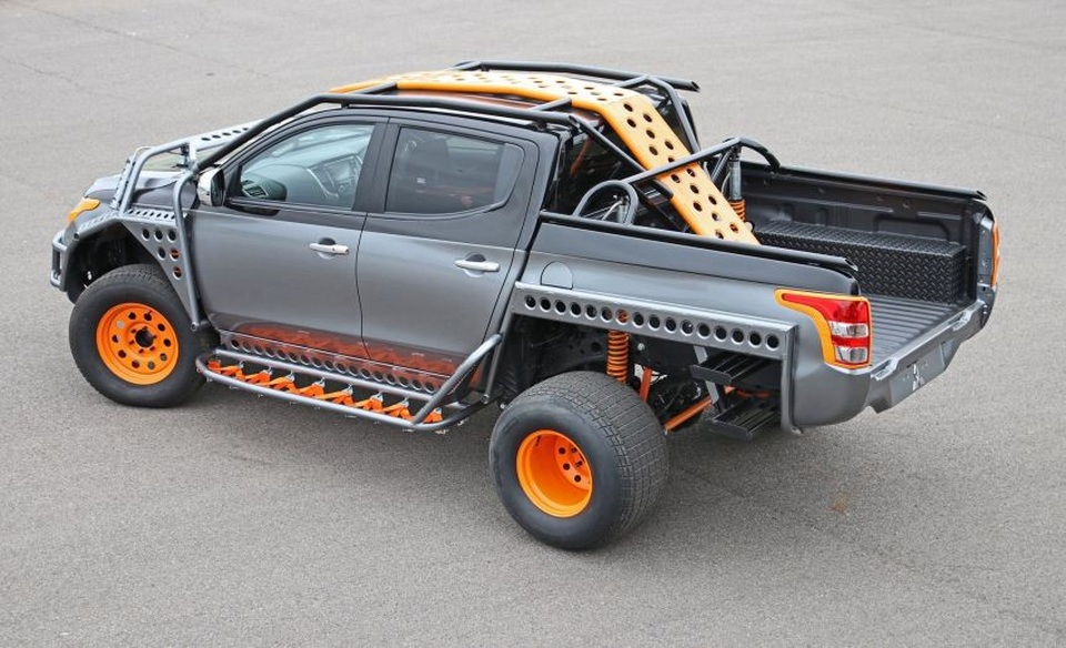 Mitsubishi làm phiên bản Triton độc nhất phục vụ trình diễn mạo hiểm - 5 Mitsubishi làm phiên bản Triton độc nhất phục vụ trình diễn mạo hiểm - 5