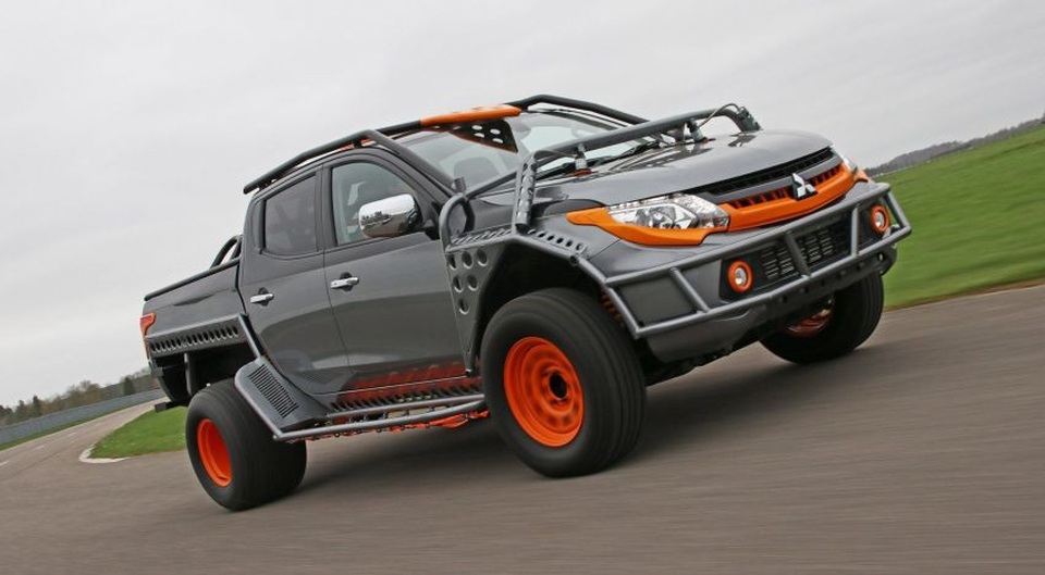 Mitsubishi làm phiên bản Triton độc nhất phục vụ trình diễn mạo hiểm - 3 Mitsubishi làm phiên bản Triton độc nhất phục vụ trình diễn mạo hiểm - 3