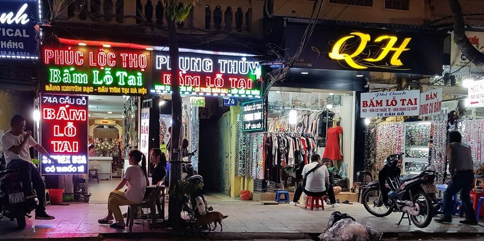 Biến đổi bất ngờ, phố Cầu Gỗ - Hà Nội mất dần bộ mặt cũ - 1 Biến đổi bất ngờ, phố Cầu Gỗ - Hà Nội mất dần bộ mặt cũ - 1