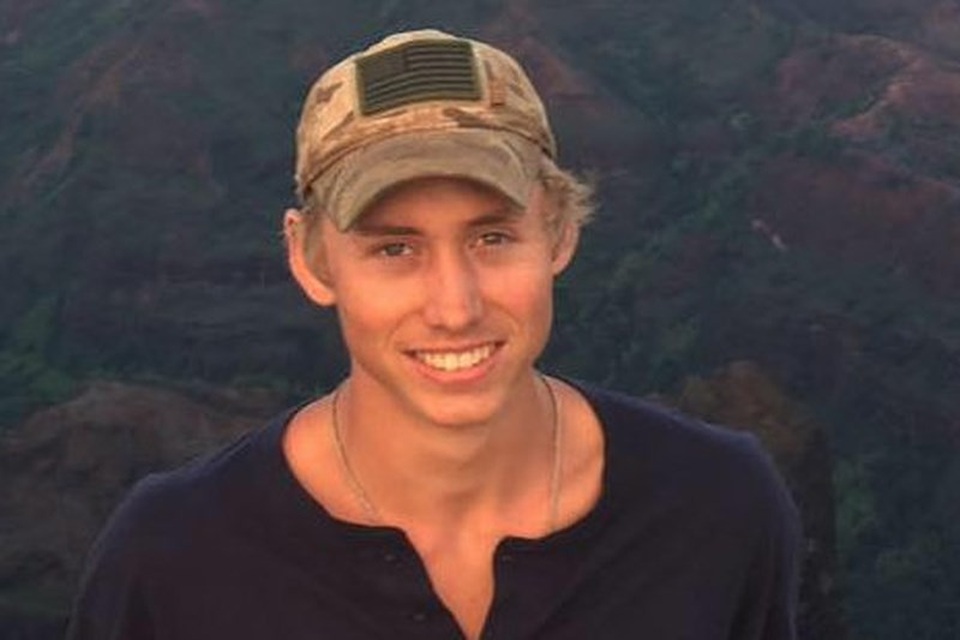 Người xui nhất quả đất: Bị rắn, gấu rồi cá mập tấn công - 1 McWilliams không biết anh thật sự may mắn hay xui xẻo khi thoát chết nhiều lần như vậy. Ảnh: Facebook