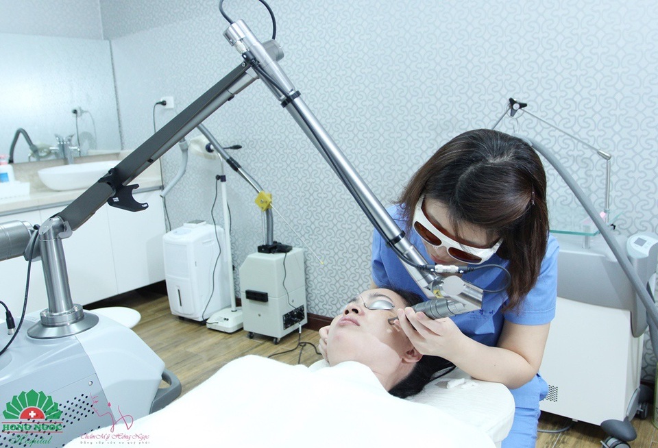 “Là phụ nữ nên biết yêu thương bản thân mình!” - 2 Bác sĩ Oh Kyoung Mi là người giàu kinh nghiệm trong lĩnh vực điều trị da