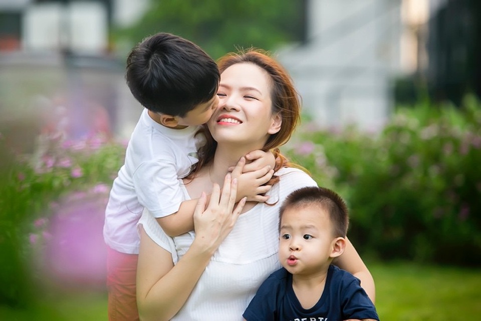 Cùng MC Đan Lê chọn lựa sân chơi hè lý tưởng cho con - 3 Cả Đan Lê và ông xã đều mong cho hai bé có thể phát triển toàn diện và hình thành nhân cách vững vàng, biết sẻ chia và yêu thương với người khác khi trưởng thành.