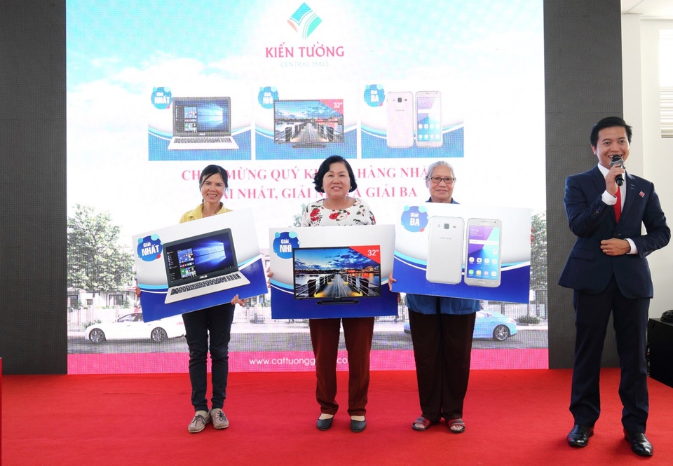 Khu đô thị Kiến Tường Central Mall: 6 yếu tố “vàng” thu hút khách hàng đầu tư và an cư - 3 Chương trình rút thăm may mắn dành cho khách hàng tham quan dự án