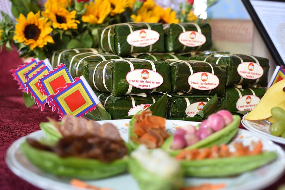 “Mãn nhãn” xem công phu của đệ tử võ sư Huỳnh Tuấn Kiệt - 11
Đơn vị phường 3, quận 11 trang trí mâm cỗ theo phong cách cổ truyền