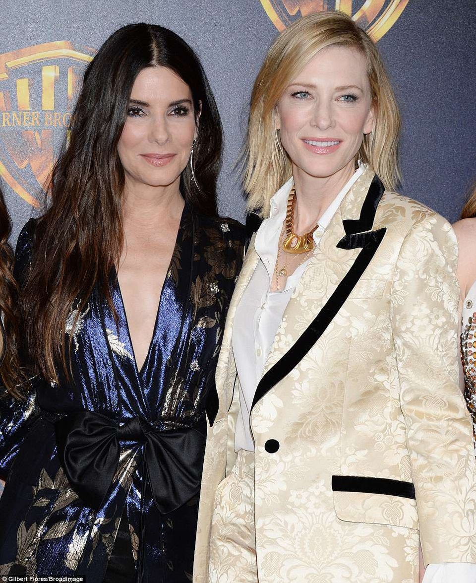 Sandra Bullock: 54 tuổi vẫn trẻ đẹp đáng ngưỡng mộ - 2
Ngôi sao phim Lời cầu hôn đã bước qua tuổi 54 nhưng vẫn giữ được vẻ ngoài trẻ trung, lôi cuốn