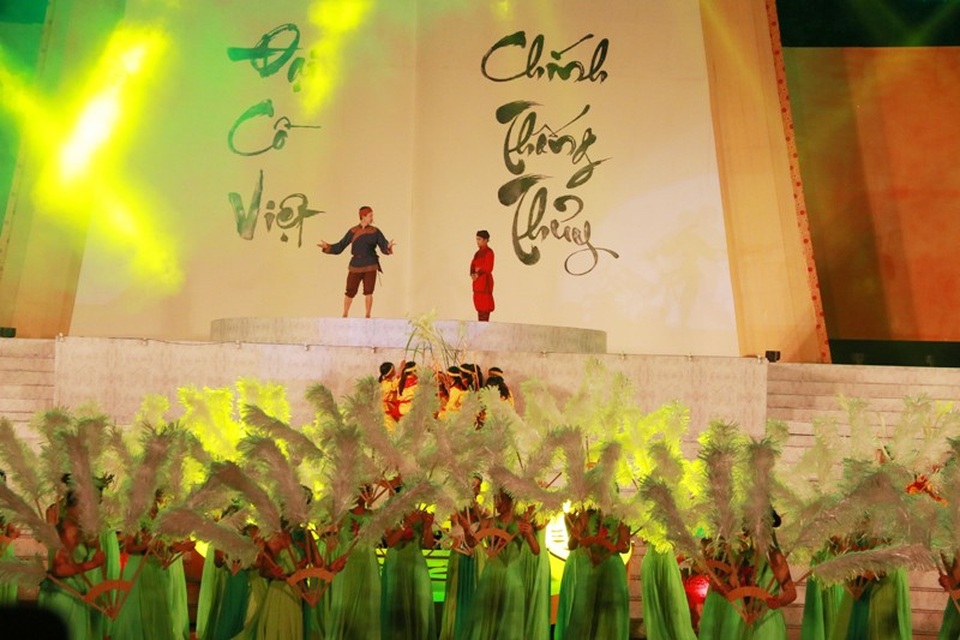 Cố đô Hoa Lư “Rực sáng thiên anh hùng ca Đại Cồ Việt” - 6
Bối cảnh Đinh Bộ Lĩnh giết trâu đầu đàn của chú khao quân gây xúc động cho nhiều người xem. Cũng từ bối cảnh đã khẳng định thêm, người anh hùng cờ lau từ nhỏ đã được rồng vàng che chở để lớn lên bình thiên hạ.
