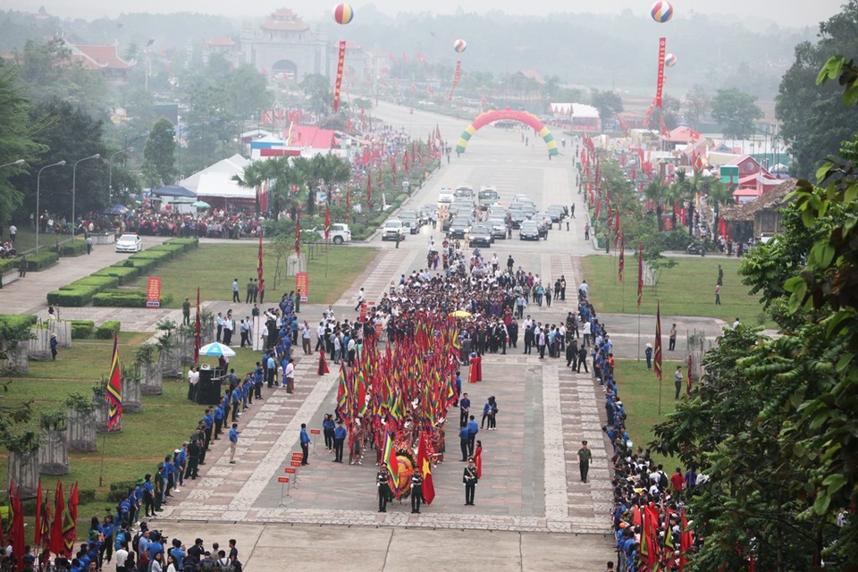 Thủ tướng Nguyễn Xuân Phúc dâng hương tưởng nhớ các Vua Hùng - 4 Thủ tướng Nguyễn Xuân Phúc dâng hương tưởng nhớ các Vua Hùng - 4