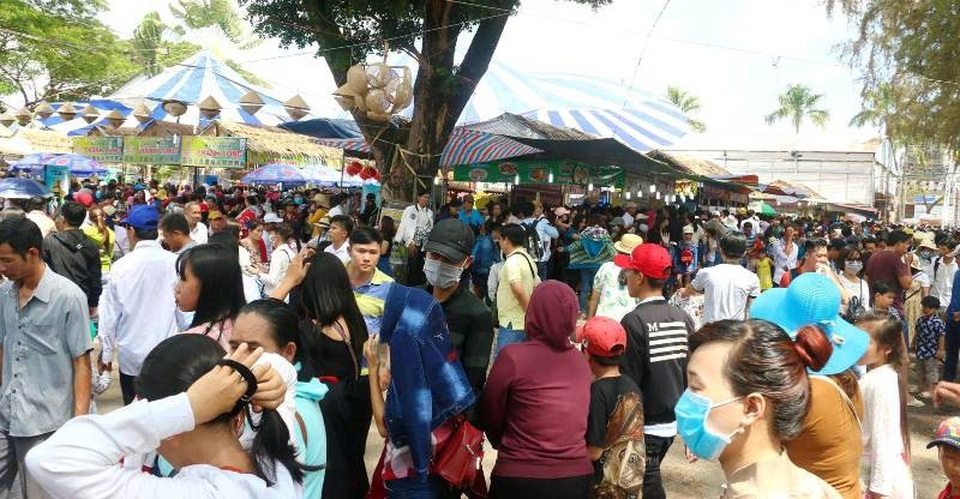 Hàng trăm loại bánh ngon phục vụ du khách trong những ngày lễ - 2 Hàng trăm loại bánh ngon phục vụ du khách trong những ngày lễ - 2