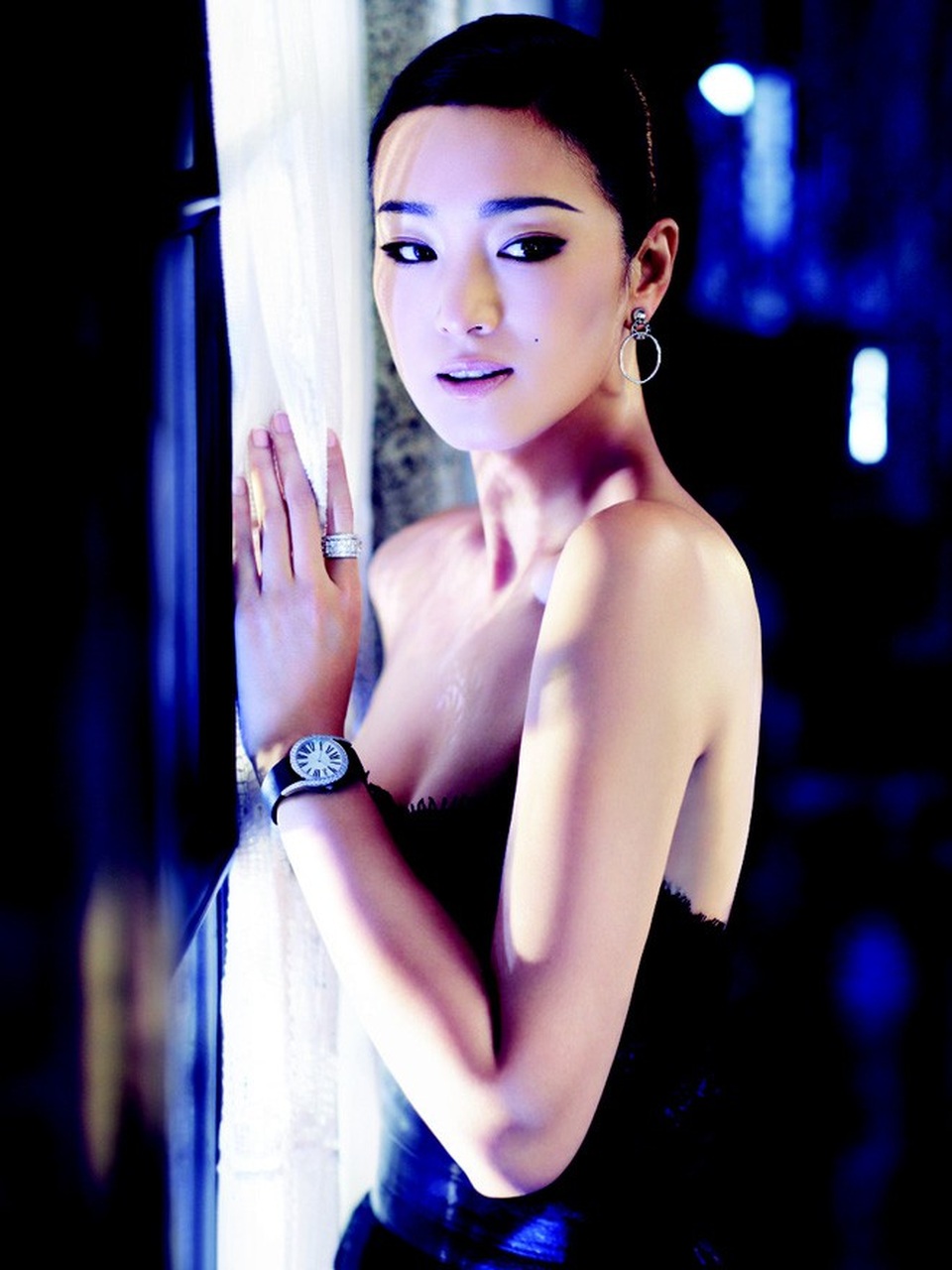 
Ở tuổi 52, Củng Lợi vẫn đẹp nồng nàn và quyến rũ.
