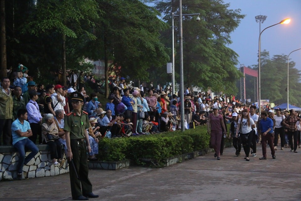 Thủ tướng Nguyễn Xuân Phúc dâng hương tưởng nhớ các Vua Hùng - 1 Thủ tướng Nguyễn Xuân Phúc dâng hương tưởng nhớ các Vua Hùng - 1