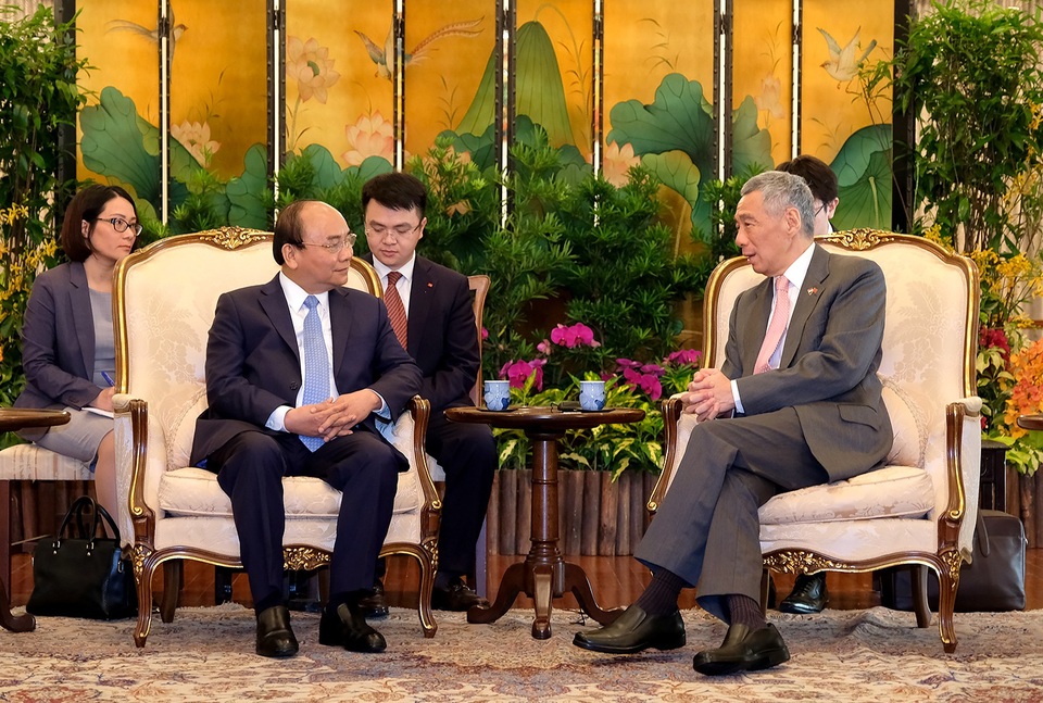 Thủ tướng Việt Nam, Singapore thống nhất tăng cường hợp tác quốc phòng, an ninh - 2
Hai Thủ tướng hội đàm trong không khí thân tình, cởi mở