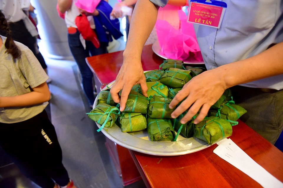 Những chiếc bánh chưng được ban tổ chức chuẩn bị sẵn.