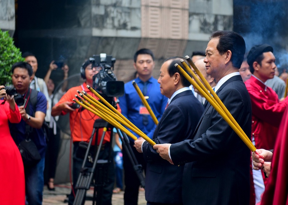 Lễ giỗ Tổ Hùng Vương nhằm tưởng nhớ công đức của các bậc tiền nhân đã có công dựng nước và giữ nước, được UBND TPHCM tổ chức.