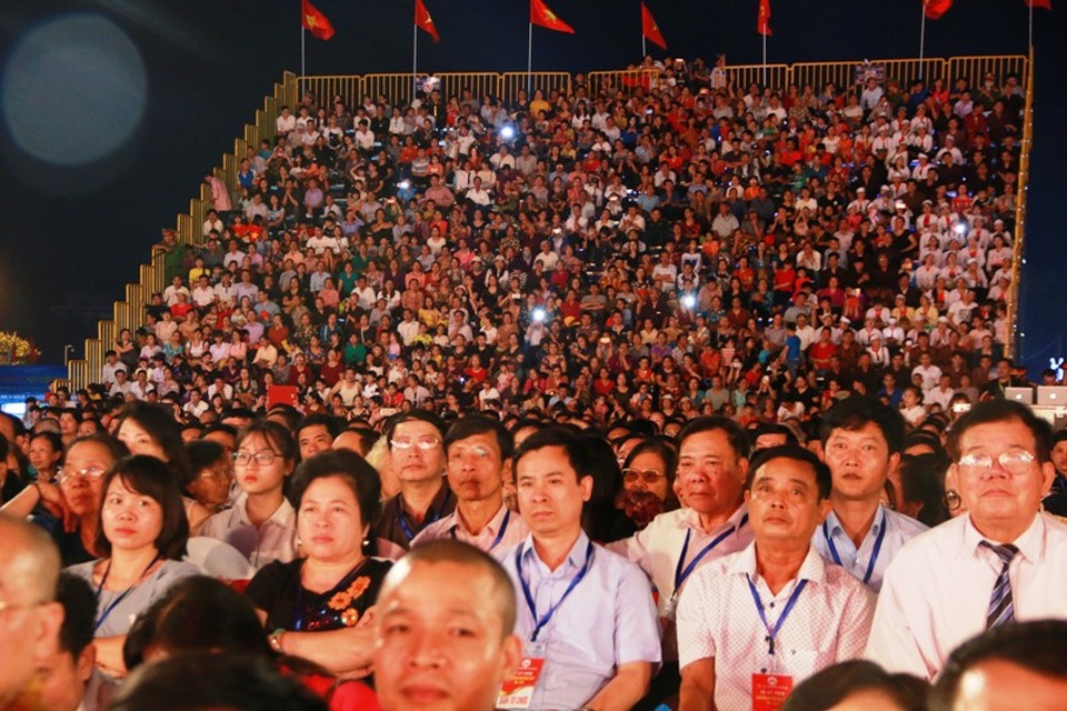 Tổng Bí thư dự lễ kỷ niệm 1.050 năm Nhà nước Đại Cồ Việt - 4 Hàng vạn người dân, du khách thập phương đổ về cố đô Hoa Lư dự đại lễ, tri ân công đức Đinh Tiên Hoàng Đế.