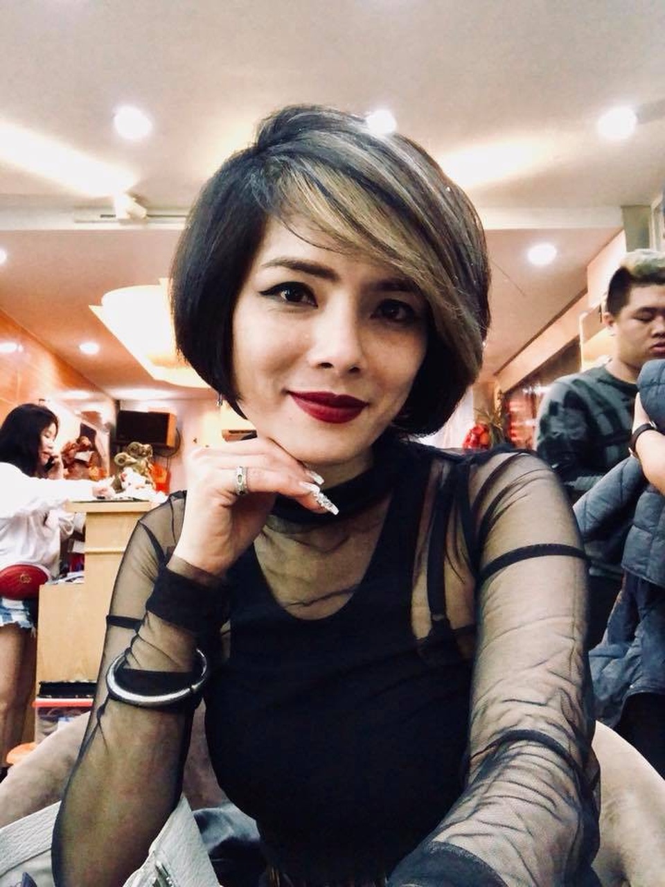 Dàn nữ diễn viên phim Việt giờ vàng bỗng dưng "mất tích" - 4 Kiều Thanh cũng hoàn toàn thoải mái khi công khai chuyện nâng mũi. Cô từng chia sẻ, vì mũi tự nhiên xấu và tẹt, khi quay phim chỉ thấy đẹp ở vài góc nên cô quyết tâm nâng mũi, dù nhiều người khuyên can.