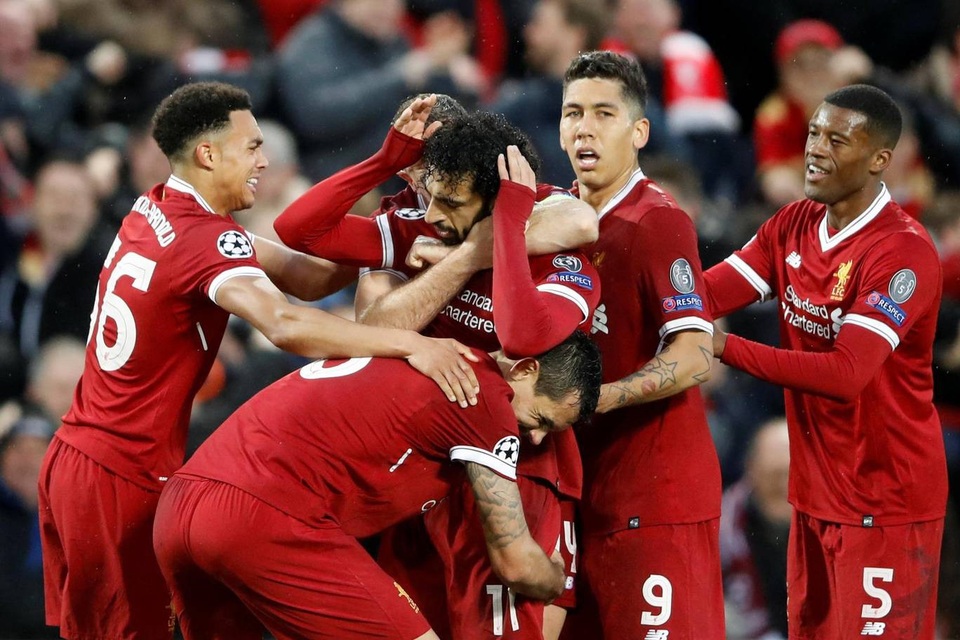 Những khoảnh khắc ấn tượng trong chiến thắng của Liverpool trước AS Roma - 11
Tiền đạo người Ai Cập không ăn mừng cùng đồng đội do anh từng thi đấu cho AS Roma. Để tỏ lòng tôn trọng đội bóng, đồng đội cũ nên Salah không ăn mừng