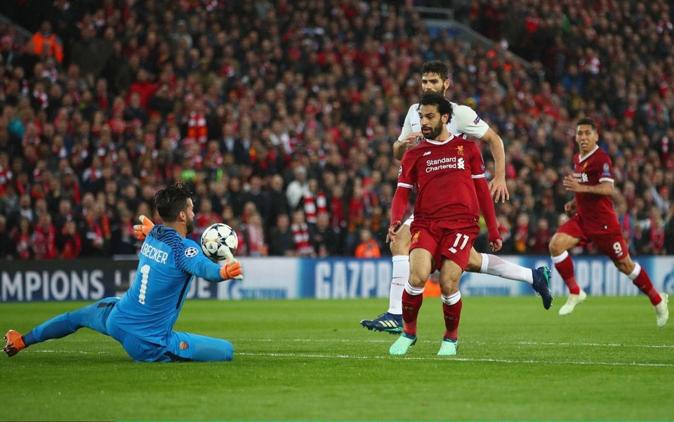 Những khoảnh khắc ấn tượng trong chiến thắng của Liverpool trước AS Roma - 13
Salah lập cú đúp trước khi vào giờ nghỉ, Liverpool đã thảnh thơi sau hiệp một với lợi thế dẫn trước 2-0