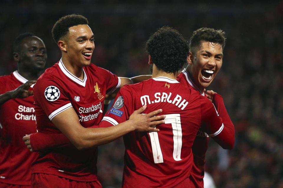 Những khoảnh khắc ấn tượng trong chiến thắng của Liverpool trước AS Roma - 17
Firmnio (phải) có bàn thắng đầu tiên ở 61