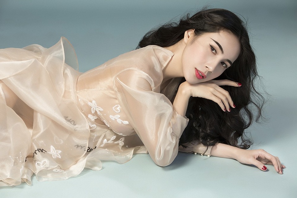 Thủy Tiên: “Sợ thái độ “sao nhí” bây giờ nên không muốn con nổi tiếng sớm” - 1 Thủy Tiên cho biết với việc trở thành doanh nhân cô đã không còn nhận hát ở quán bar bởi môi trường không còn phù hợp với hình ảnh cô theo đuổi hiện tại