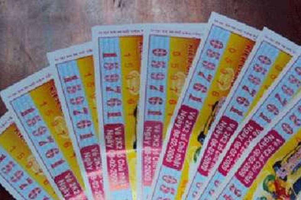 Khi một bảo vệ nhận 31,86 triệu đồng mỗi tháng - 1
So ngay trong ngành xổ số, mức thu nhập này thậm chí là bất công khi những người bán vé số trực tiếp đang được xếp vào diện bần cùng về thu nhập.