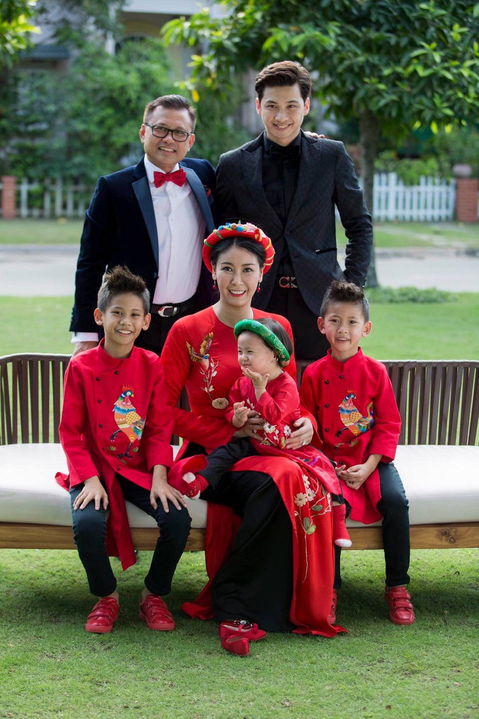 Hà Kiều Anh kể về tuổi thơ cơ cực và những vấp ngã trong hôn nhân - 3 Vợ chồng Hà Kiều Anh cùng 3 con chung và con riêng của chồng.