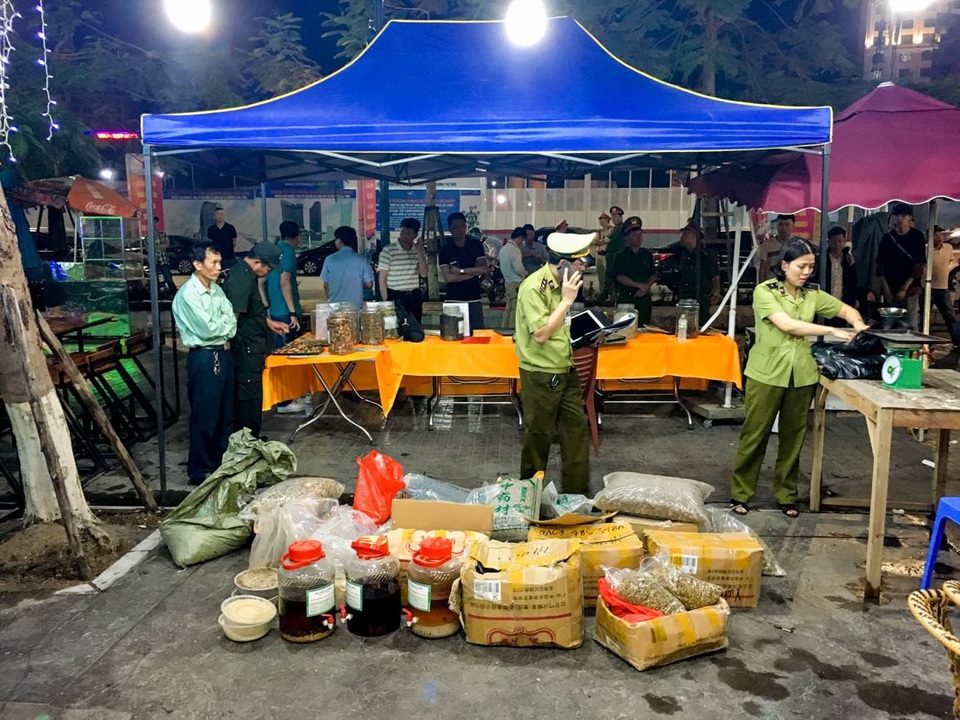 1,9 kg tam thất được “hét ” với giá gần 80 triệu đồng - 1 Hàng hóa vi phạm bị lực lượng chức năng tạm giữ (ảnh CTV)