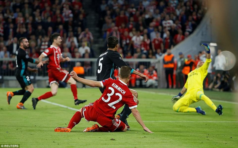 Những khoảnh khắc Real Madrid hạ gục Bayern Munich tại Đức - 15
Bayern Munich tạo ra nhiều cơ hội, nhưng họ chỉ một lần cụ thể hóa thành công
