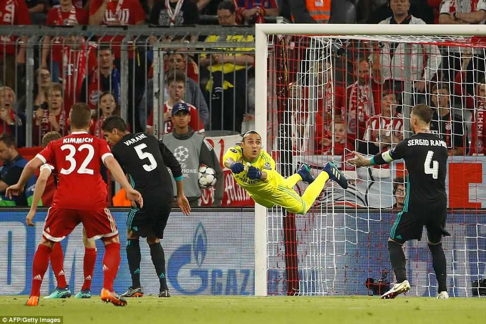 Những khoảnh khắc Real Madrid hạ gục Bayern Munich tại Đức - 8
Thủ thành Navas đã chơi đầy tập trung trước sức ép liên tục của Bayern Munich