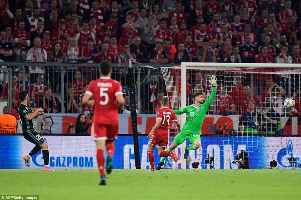 Những khoảnh khắc Real Madrid hạ gục Bayern Munich tại Đức - 7
Những sai sót đáng tiếc trong phòng ngự đã khiến Bayern Munich phải trả giá