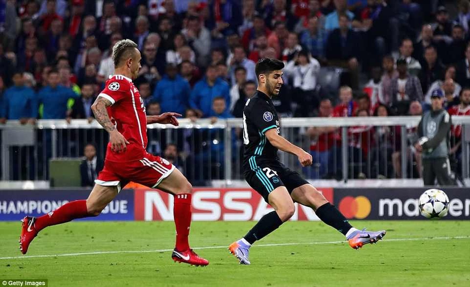 Những khoảnh khắc Real Madrid hạ gục Bayern Munich tại Đức - 4
Asensio đi bóng vượt qua Rafinha