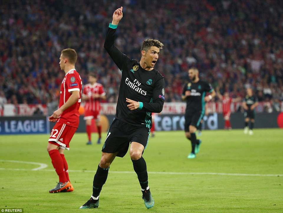 Những khoảnh khắc Real Madrid hạ gục Bayern Munich tại Đức - 2
C.Ronaldo chơi nỗ lực, nhưng anh bị hàng thủ Bayern Munich kèm rất chặt