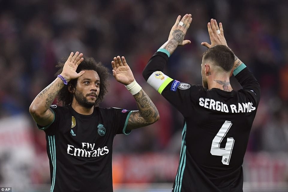 Những khoảnh khắc Real Madrid hạ gục Bayern Munich tại Đức - 1
Ramos trở lại sau án treo giờ và anh cùng Marcelo chơi rất hay trong phòng ngự